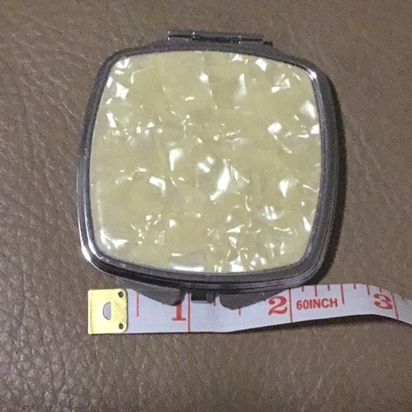 Avon compact wit faux mother of pearl accent set of 2 - Picture 7 of 11